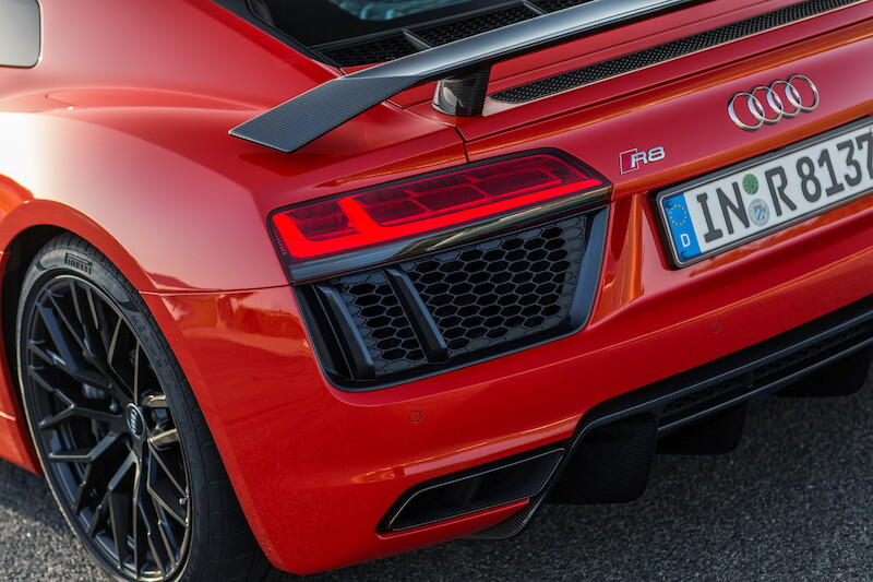 Audi R8 V10 Plus - czerwony Dynamit